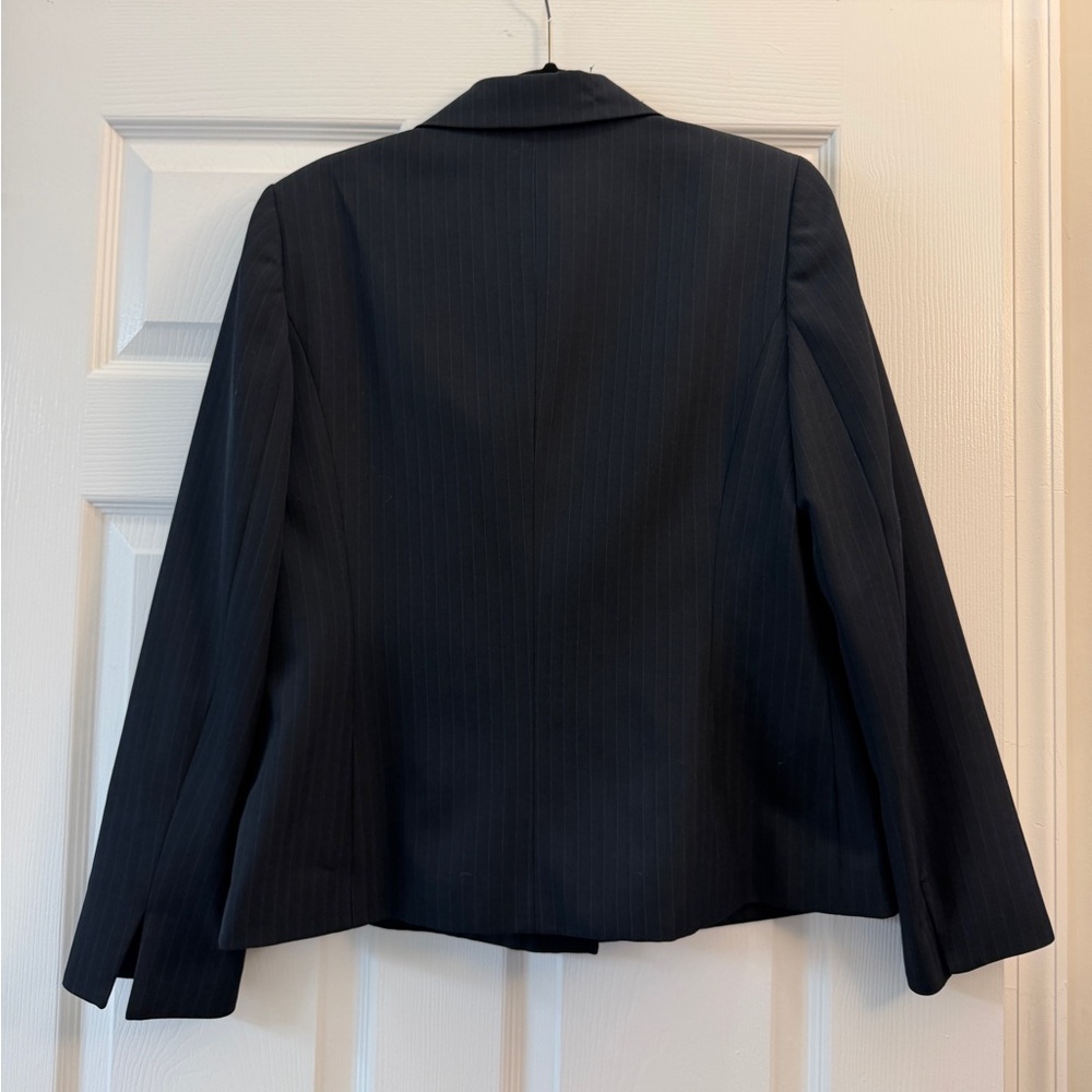 Evan Picone Black Pinstripe Two-Button Women's Blazer, Size 10, NWOT - Picture 2 of 5